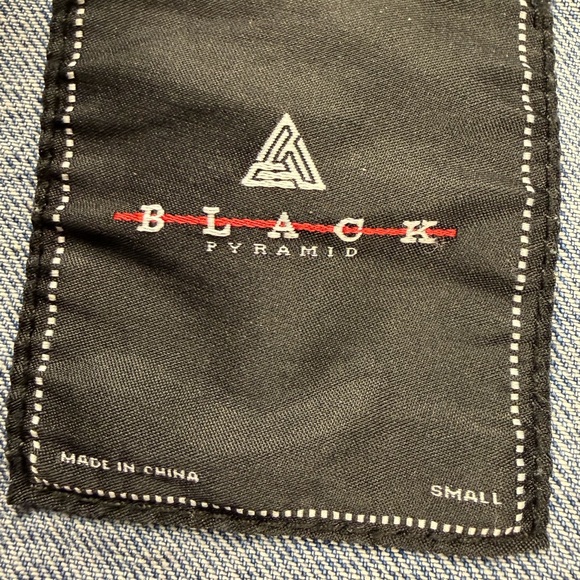BLACK PYRAMID SPACE JACKET WITH PATCHES - SIZE SMALL - Picture 5 of 6